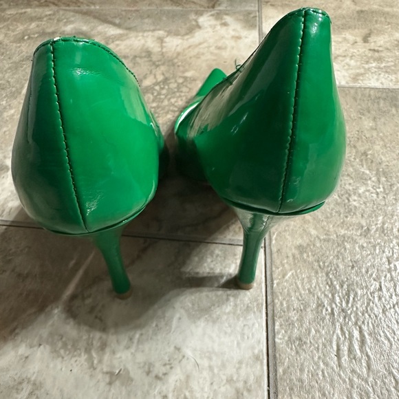 Pulse pointed toe ladies high heels are a size 6.5. - Picture 5 of 8